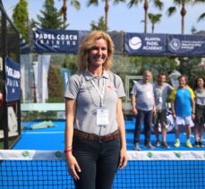 Alanya'da padel oyuncuları antrenörlük sertifikalarını aldı