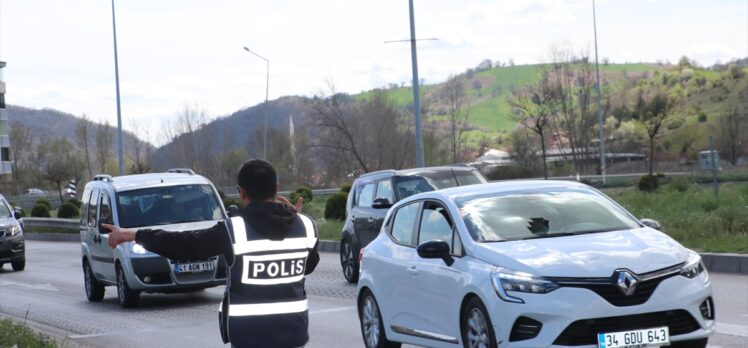 Ankara-Samsun kara yolu Havza geçişinde trafik yoğunluğu yaşanıyor