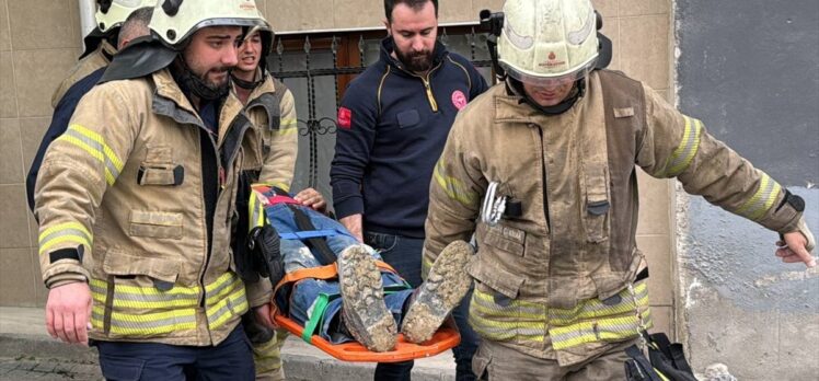 Bağcılar'da inşaattan düşen işçi yaralandı