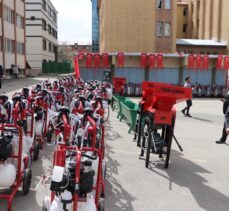 Erzurum'da tarım ve hayvancılıkla uğraşan üreticilere tarım makineleri dağıtıldı