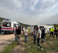 Gaziantep'te yolcu midibüsünün devrilmesi sonucu 10 kişi yaralandı