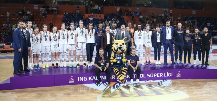 ING Kadınlar Basketbol Süper Ligi şampiyonu Fenerbahçe, kupasını aldı