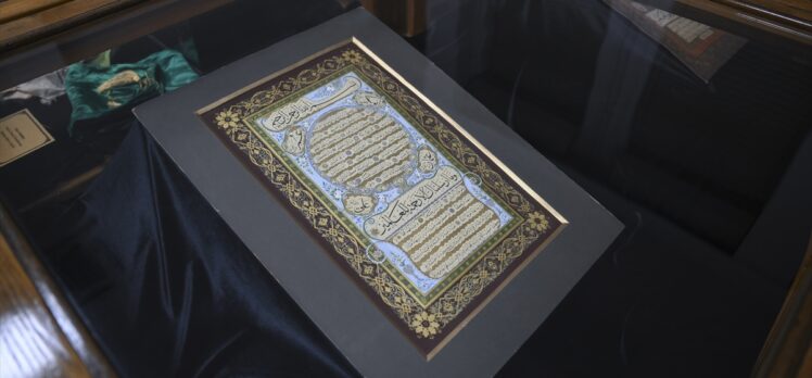 İstanbul Üniversitesi'nde yüzyılın ardından “kutsal emanetler” ziyarete açıldı