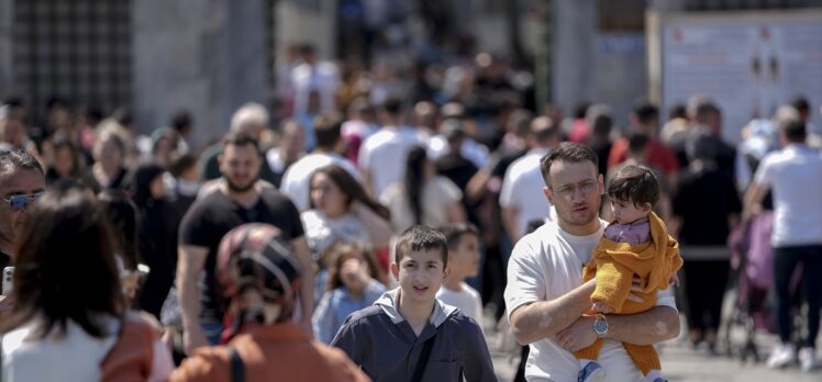 İstanbul'da tarihi yarımadadaki turistik mekanlarda bayram yoğunluğu