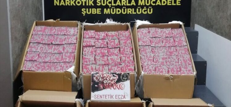 İzmir'e kargoyla gönderilen kutuda 120 bin 800 sentetik ecza ele geçirildi