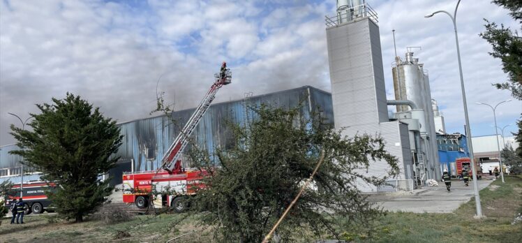 Konya'da bir fabrikaya ait depoda yangın çıktı