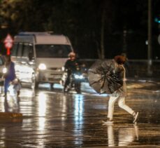 Konya'da sağanak hayatı olumsuz etkiledi