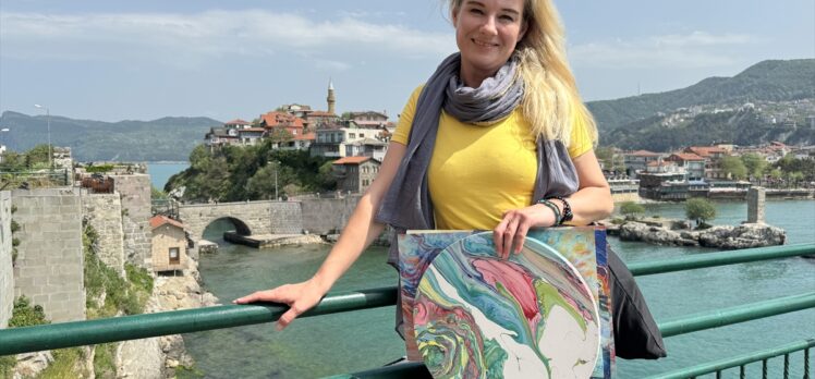 Rus ressam, Amasra'dan aldığı ilhamla özgün tekniğini geliştiriyor