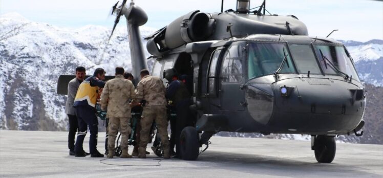 Şırnak'ta trafik kazasında yaralanan çocuk askeri helikopterle hastaneye ulaştırıldı