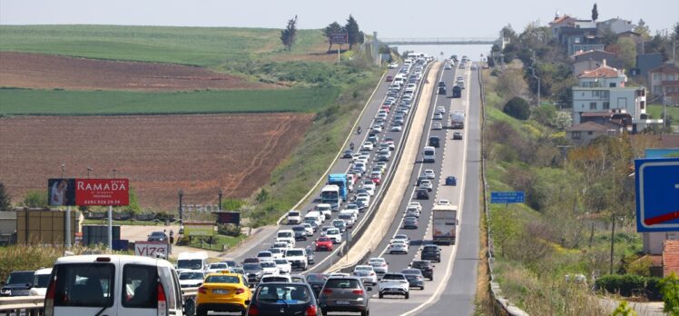 Tekirdağ-İstanbul kara yolunda trafik yoğunluğu yaşanıyor