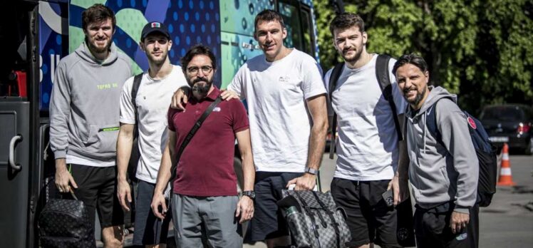 TOFAŞ, Basketbol Şampiyonlar Ligi çeyrek final maçı için Tenerife'ye gitti