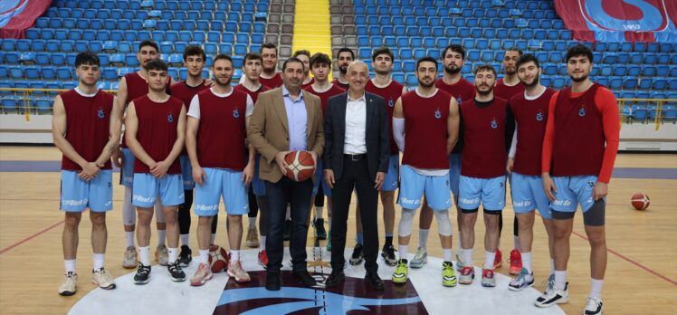 Trabzonsporlu yöneticiler basketbol takımını ziyaret etti