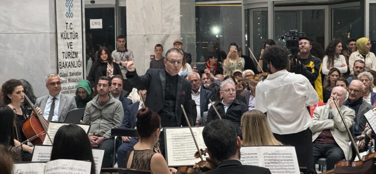 Yunanistanlı orkestra şefi Nikos Haliassas Türkiye'de sanatseverlerle buluşmaktan memnun