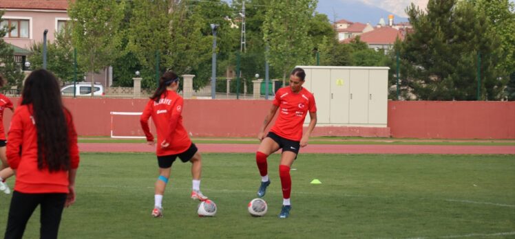 A Milli Kadın Futbol Takımı sporcuları yeni başarılar hedefliyor