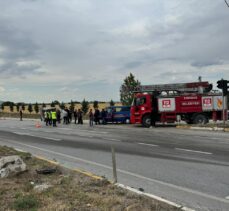 Afyonkarahisar'da tır ile kamyonetin çarpışması sonucu 2 kişi öldü, 1 kişi yaralandı