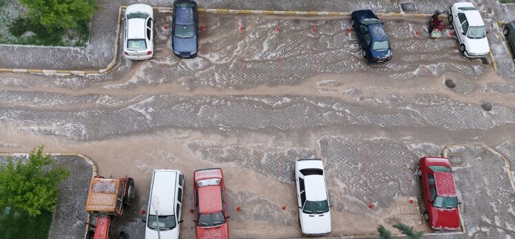 Amasya'da sağanak ve dolu hayatı olumsuz etkiledi