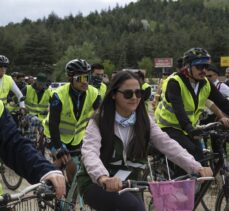 Ankara'da yüzlerce kişi Yeşilay'ın turunda pedal çevirdi