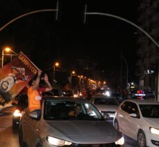 Antalya ve çevre illerde Galatasaray taraftarları şampiyonluğu kutladı