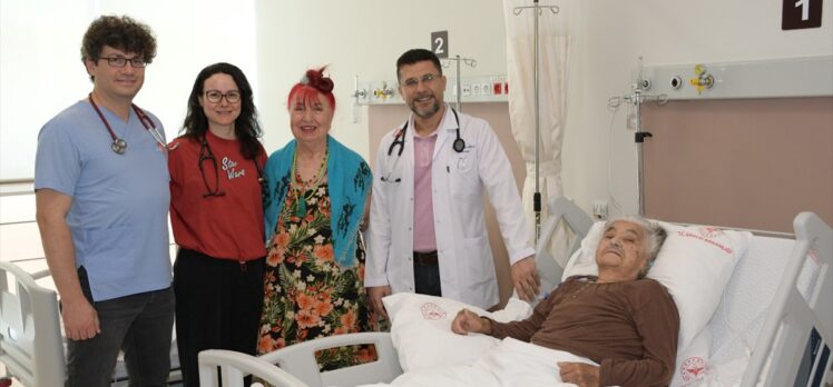 Antalya'da kalp kapağı ameliyatsız değiştirilen iki hasta sağlığına kavuştu