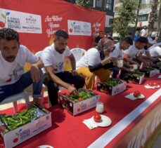 Antalya'daki festivalde 3 dakikada 323 gram acı biber yiyen kişi birinci oldu