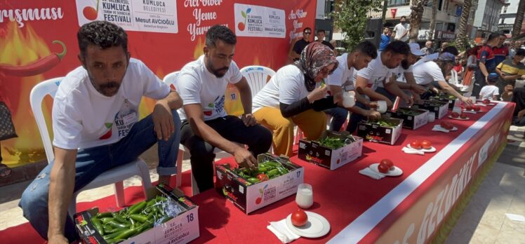 Antalya'daki festivalde 3 dakikada 323 gram acı biber yiyen kişi birinci oldu