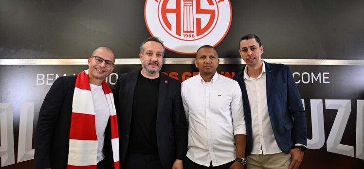 Antalyaspor'da teknik direktörlüğe getirilen Alex'in hayali büyük: