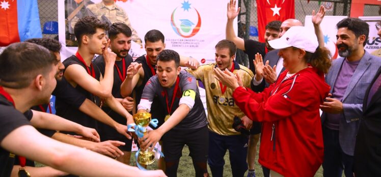 Azerbaycan'daki Türk öğrenciler, “İki Kahraman, Bir Turnuva” futbol turnuvasında mücadele etti