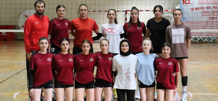 İlçeden çıkıp kendilerinden büyük rakiplerini yenen voleybolcu kızlar şampiyonluk peşinde