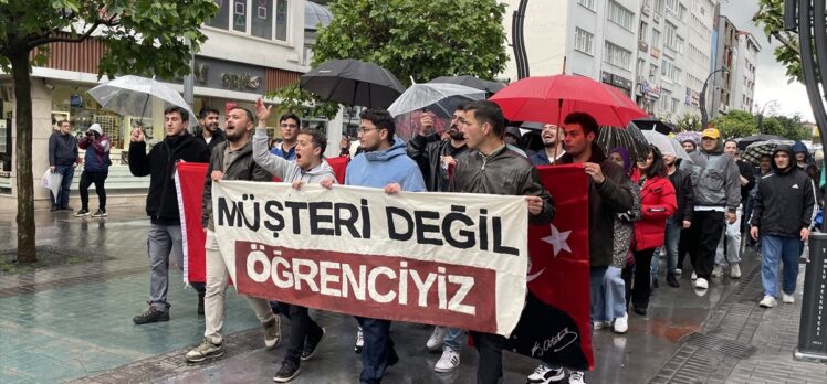 Bolu'da üniversite öğrencileri, ulaşım zammını protesto etti