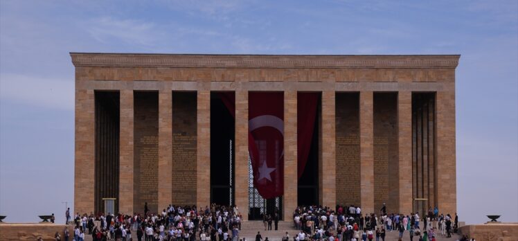 CHP Genel Başkanı Özel, “Büyük Gençlik Yürüyüşü”ne katıldı: