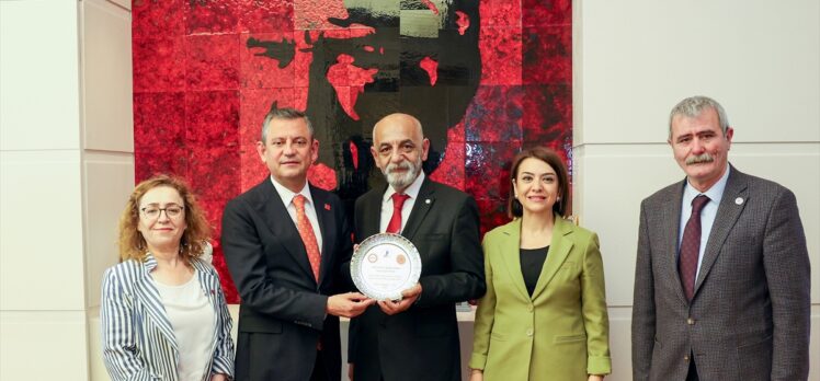 CHP Genel Başkanı Özel, DİSK Emekli-Sen Genel Başkanı Yavuz'u kabul etti