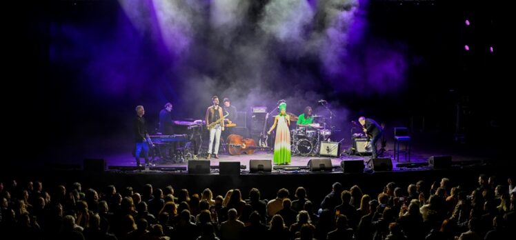 Grammy ödüllü trompet sanatçısı Chris Botti İstanbul'da konser verdi