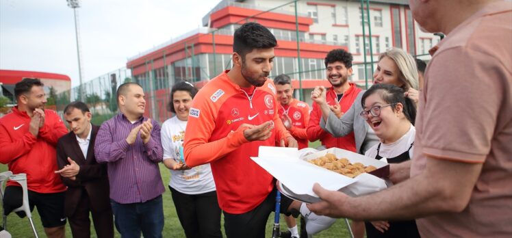 Çorum'da engelli derneklerinden Ampute Milli Futbol Takımı'na ziyaret