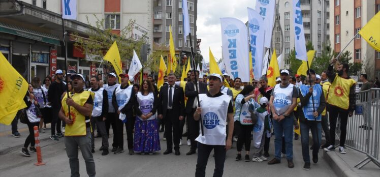 DEM Parti Eş Genel Başkanı Oruç, Van'da 1 Mayıs Emek ve Dayanışma Günü mitingine katıldı