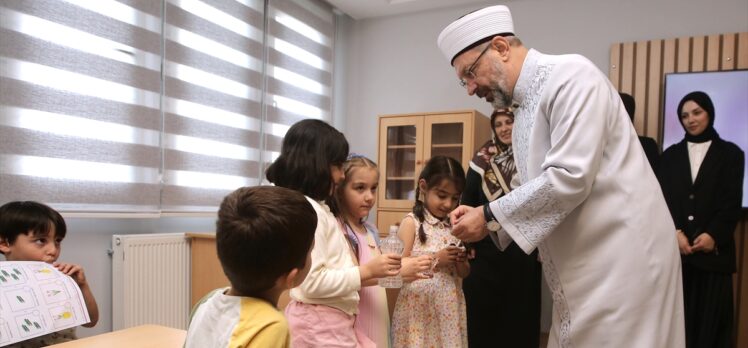 Diyanet İşleri Başkanı Erbaş Ümraniye'de Kur'an kursu açılışına katıldı