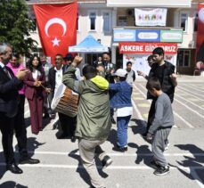 Edirne'de temsili askerlik yapacak engelli öğrencilere “asker kınası” yakıldı