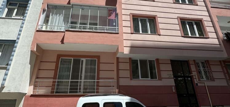 Elazığ'da 4. kattan hafif ticari aracın üstüne düşen kadın ağır yaralandı