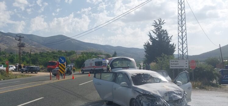 Elazığ'da iki otomobilin çarpıştığı kazada 1 kişi öldü, 6 kişi yaralandı