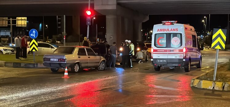 Elazığ'da zincirleme trafik kazasında 3 kişi yaralandı