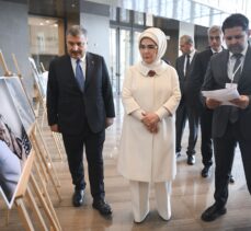 Emine Erdoğan, Başakşehir Çam ve Sakura Şehir Hastanesi'nde hemşire ve ebelerle bir araya geldi: