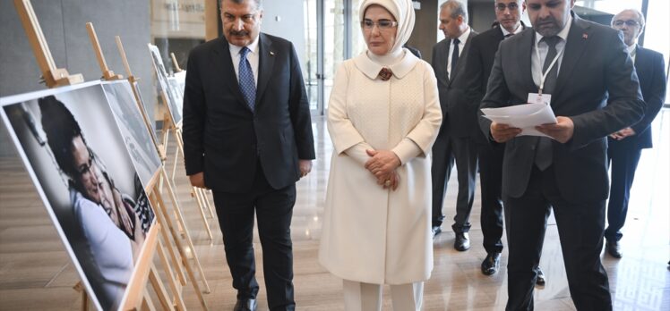 Emine Erdoğan, Başakşehir Çam ve Sakura Şehir Hastanesi'nde hemşire ve ebelerle bir araya geldi: