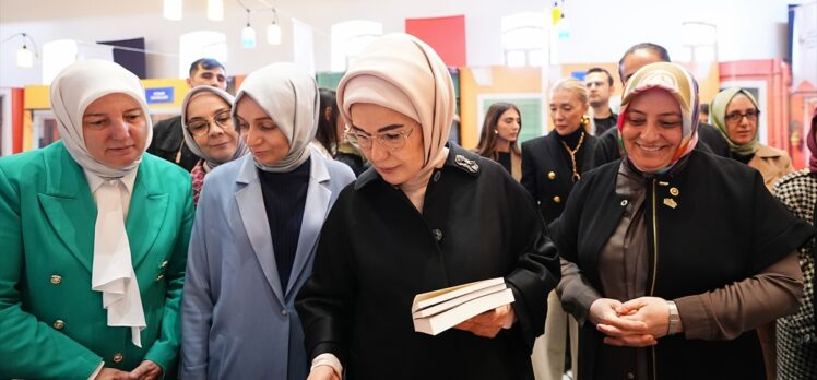Emine Erdoğan, Şule Yüksel Şenler Vakfı Kitap ve Kültür Günleri etkinlik alanını ziyaret etti