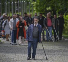 Engellilerden yaşam şartlarının iyileştirilmesi talebiyle TBMM önünde protesto