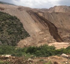 Erzincan Valisi Aydoğdu, İliç'teki maden ocağında kontrollü toprak indirildiğini açıkladı