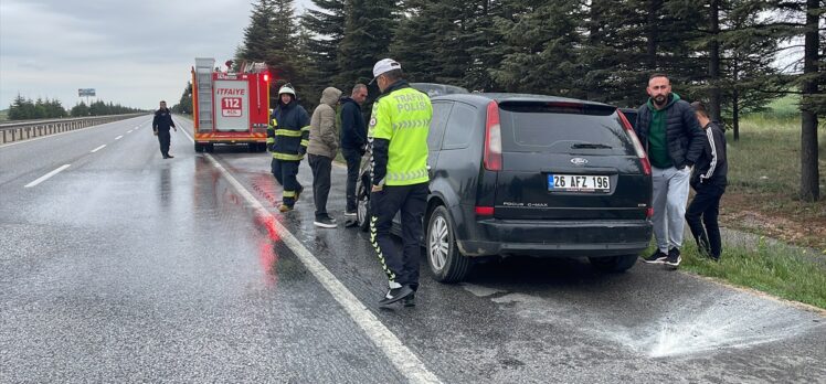 Eskişehir'de seyir halindeki otomobil yandı