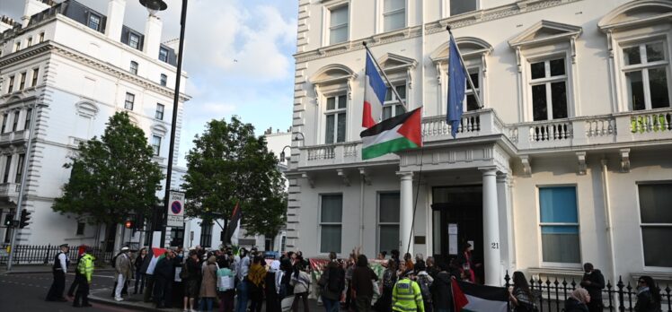 Fransa'nın Filistin asıllı İngiliz cerrah Ebu Sitte'yi ülkeye sokmaması Londra'da protesto edildi