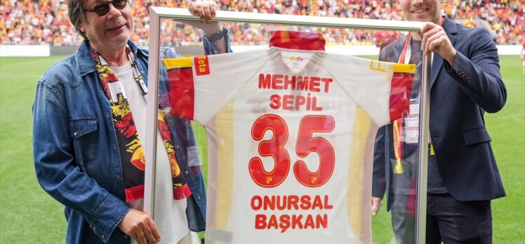 Göztepe'de eski kulüp başkanı Mehmet Sepil'e onursal başkanlık ünvanı verildi