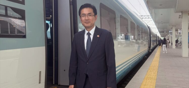 Güney Kore Büyükelçisi Jeong, Eskişehir'den Ankara'ya dönüşte araç yerine YHT'yi tercih etti