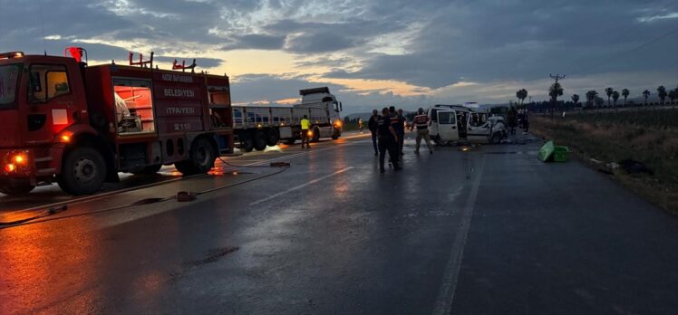 Hatay'da 2 otomobilin çarpıştığı kazada 5 kişi öldü