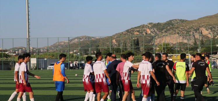 Hatay'da amatör ligde oynanan maçta çıkan kavgaya polis müdahale etti